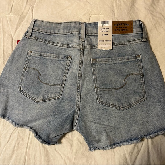 Levi Signature high rise shorts - Picture 3 of 3